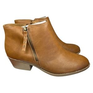 Women’s Arizona Womens Camino cognac heel booties/boots. Size 11. Medium.